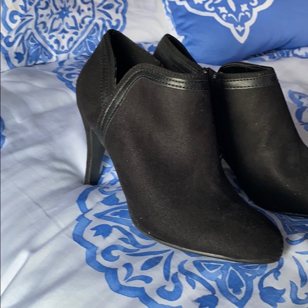 Black heeled bootie by dexflex comfort